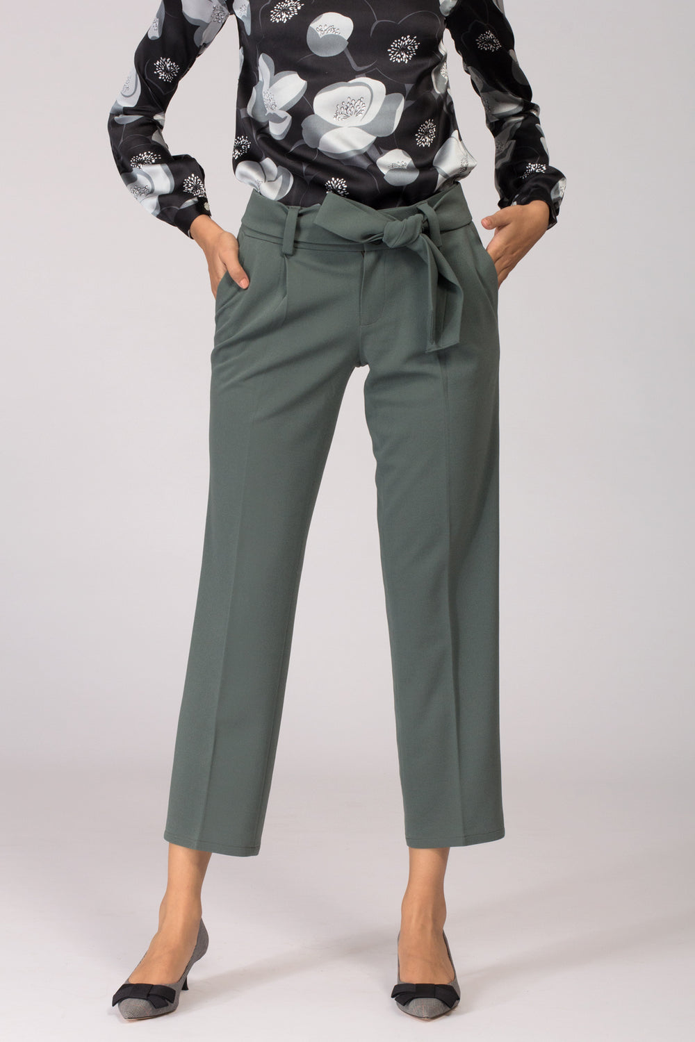 Stretch Comfortable Green women's formal pants and trousers for office. Shop online for all sizes, plus size culottes , trousers, and formal palazzo pants at www.intermod.in